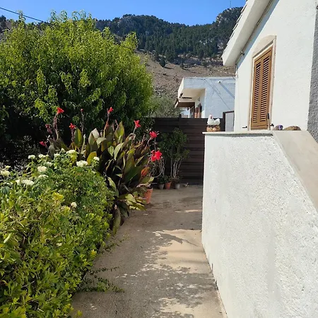 Semesterbostad Kolymbia Home *